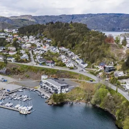 Sentral Leilighet I 3. Etg. Sorvendt Med Utsikt Farsund